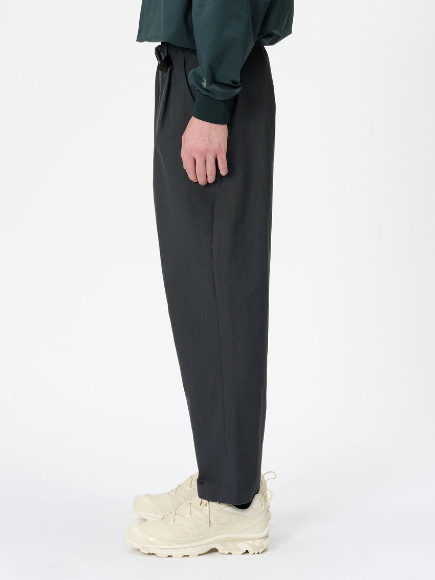 One Tuck Tapered Ankle Pants