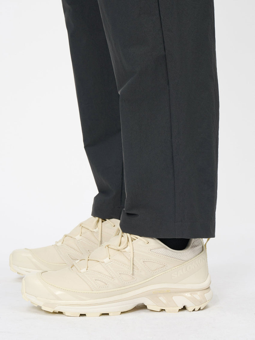 One Tuck Tapered Ankle Pants